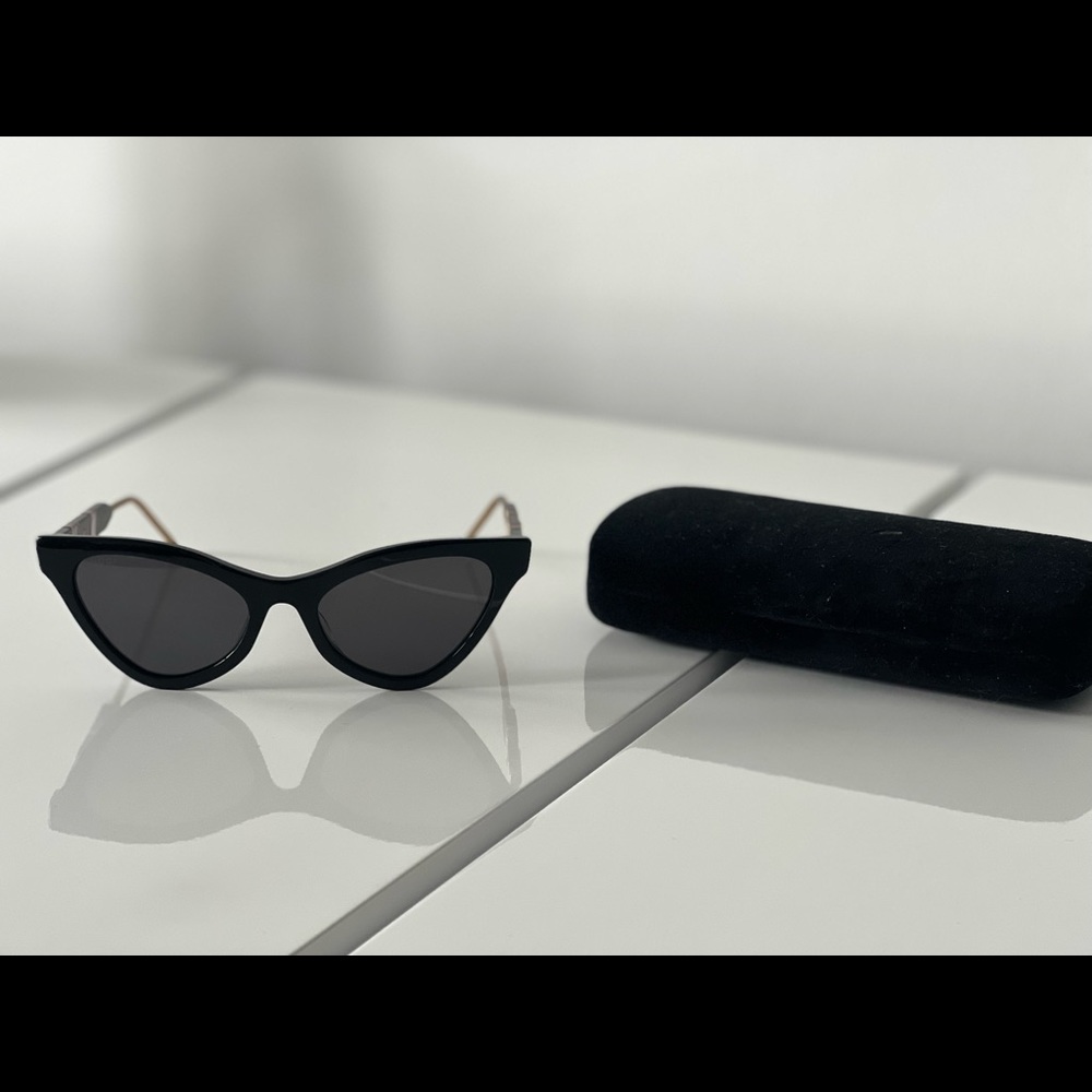 GUCCI CATEYE SUNGLASSES. Only worn twice! Black/black with grey lense